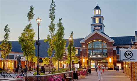 woodbury premium outlet store listing.